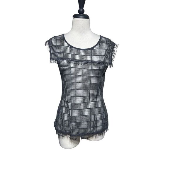 Nic + Zoe Grey Sleeveless Perforated Sheer Fringed Blouse Size Small - Picture 1 of 4